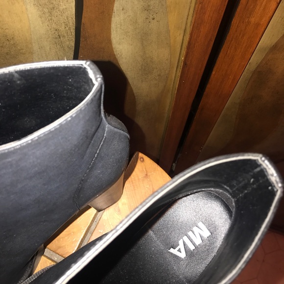 MIA Zip Front Ankle Platform Booties - Picture 3 of 3